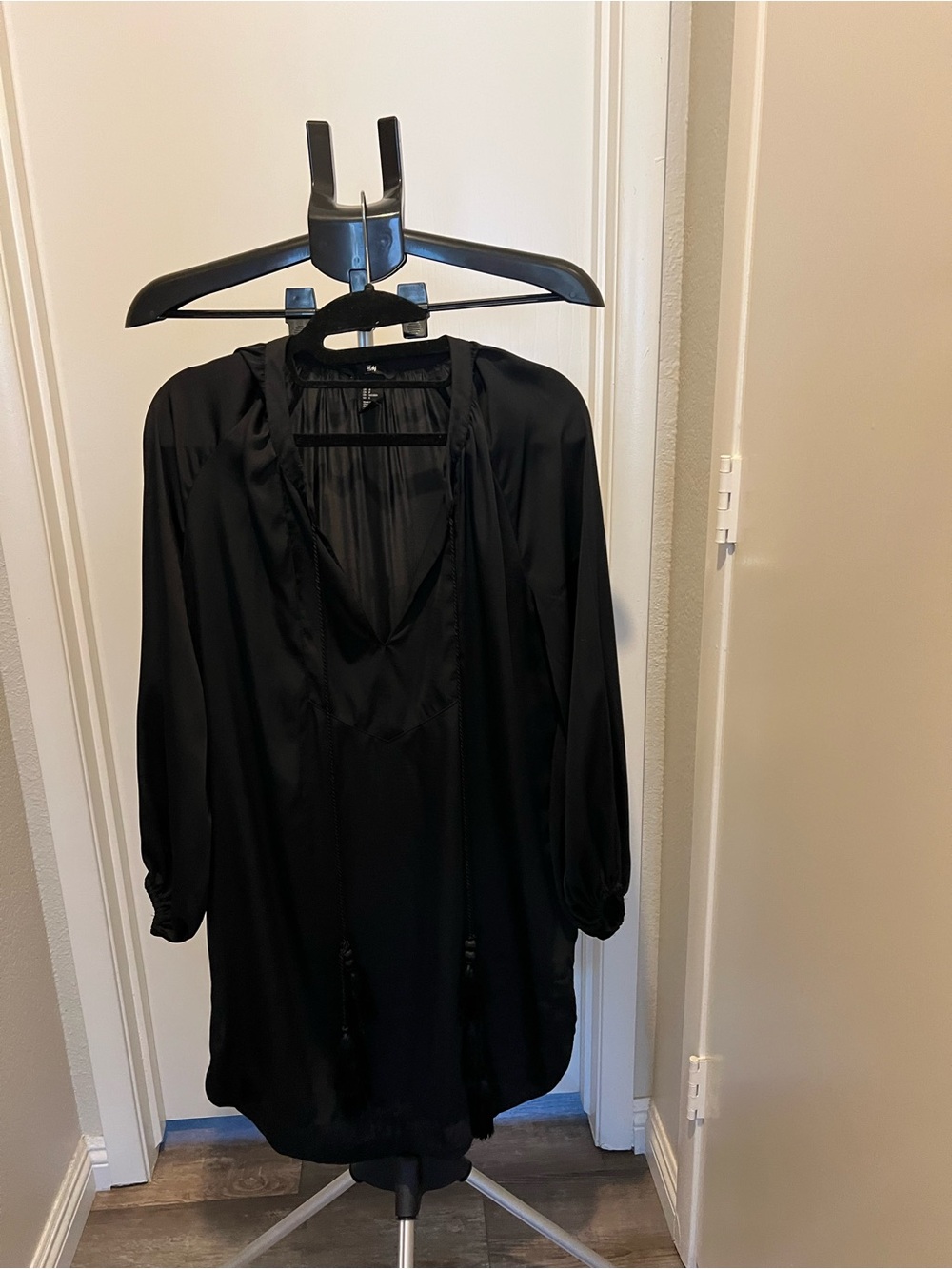 H&M Black V-Neck Long Sleeve Tunic with Tie Front